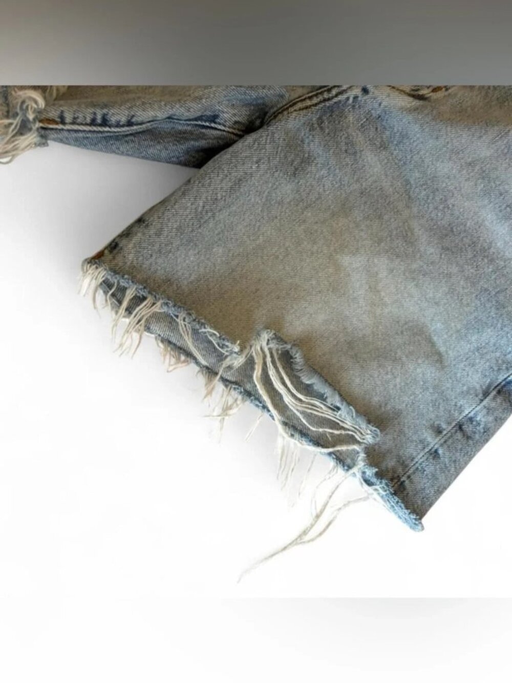 Reformation Raye Mid Rise 6” Jean Shorts - Picture 4 of 10